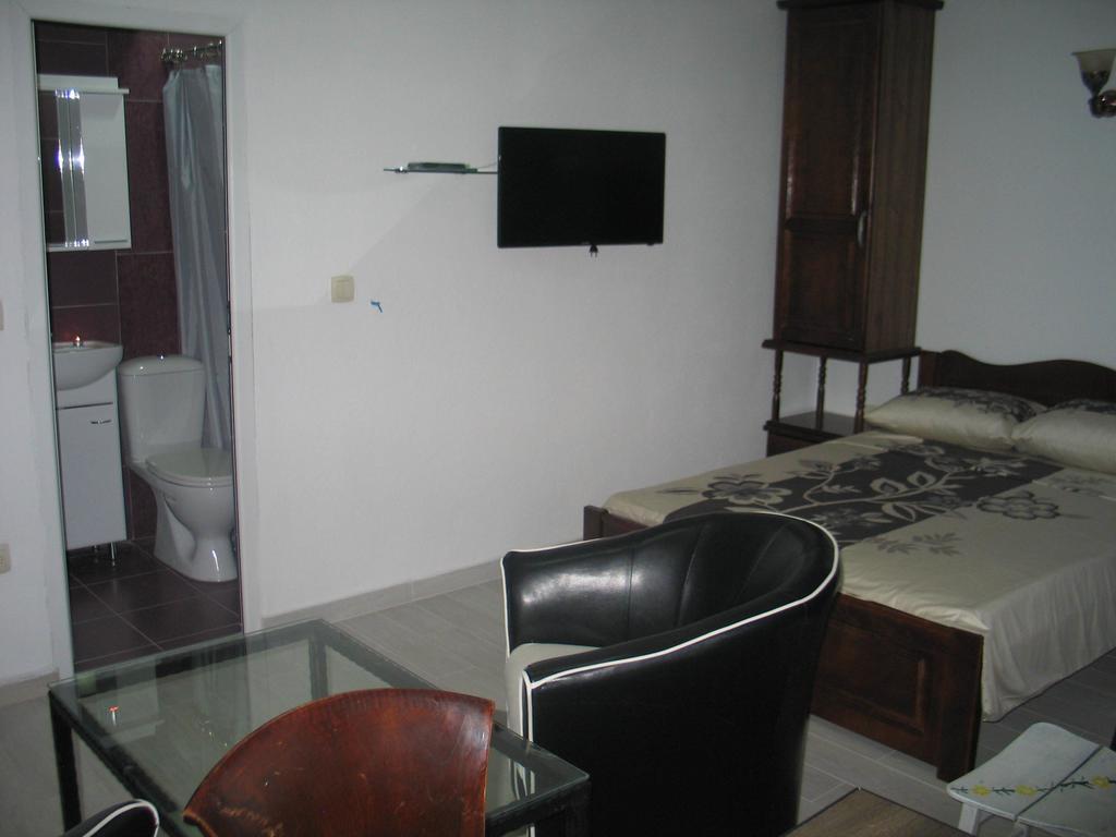 Guest House Dena دوبرا فوفا الغرفة الصورة