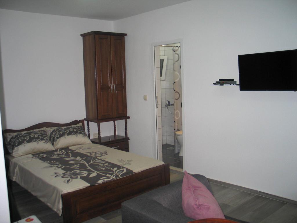 Guest House Dena دوبرا فوفا الغرفة الصورة