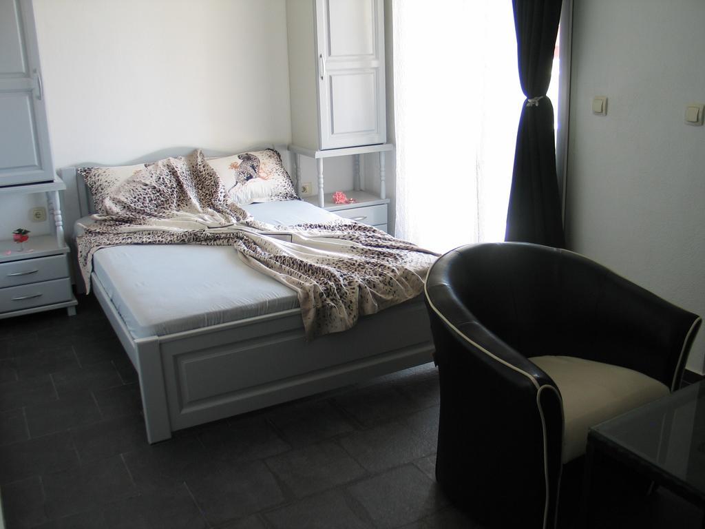 Guest House Dena دوبرا فوفا الغرفة الصورة