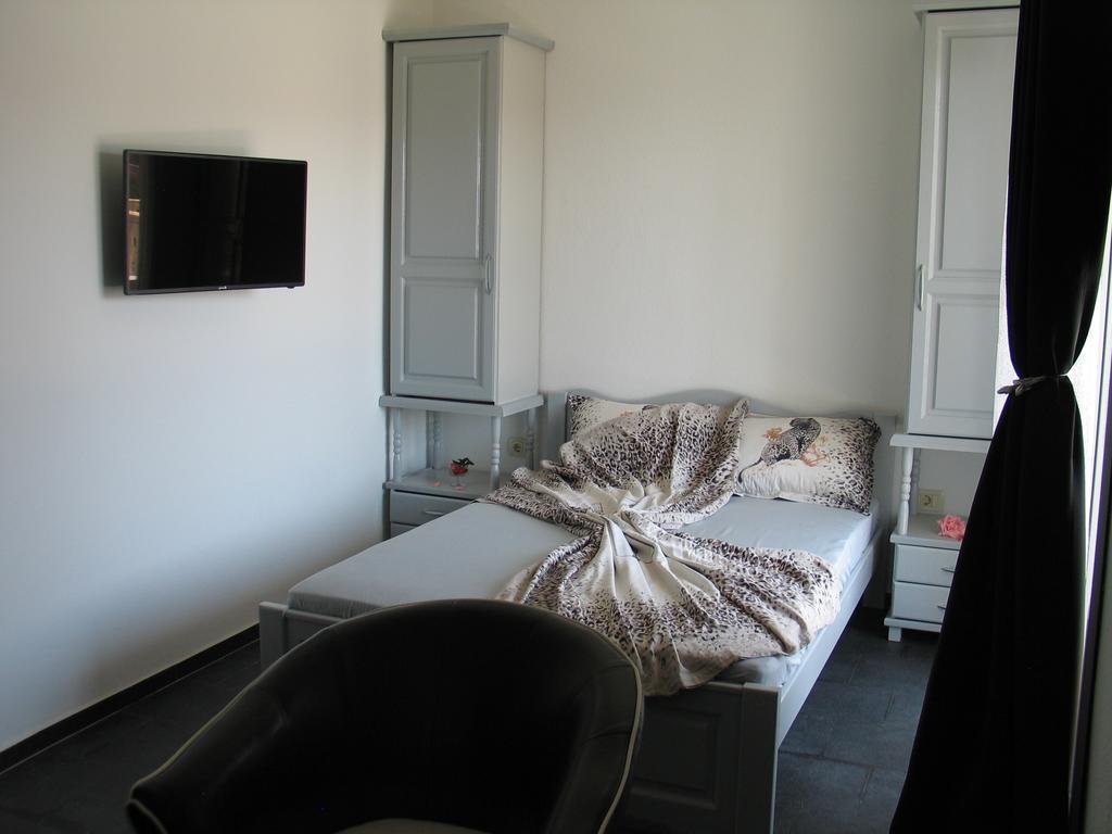 Guest House Dena دوبرا فوفا الغرفة الصورة