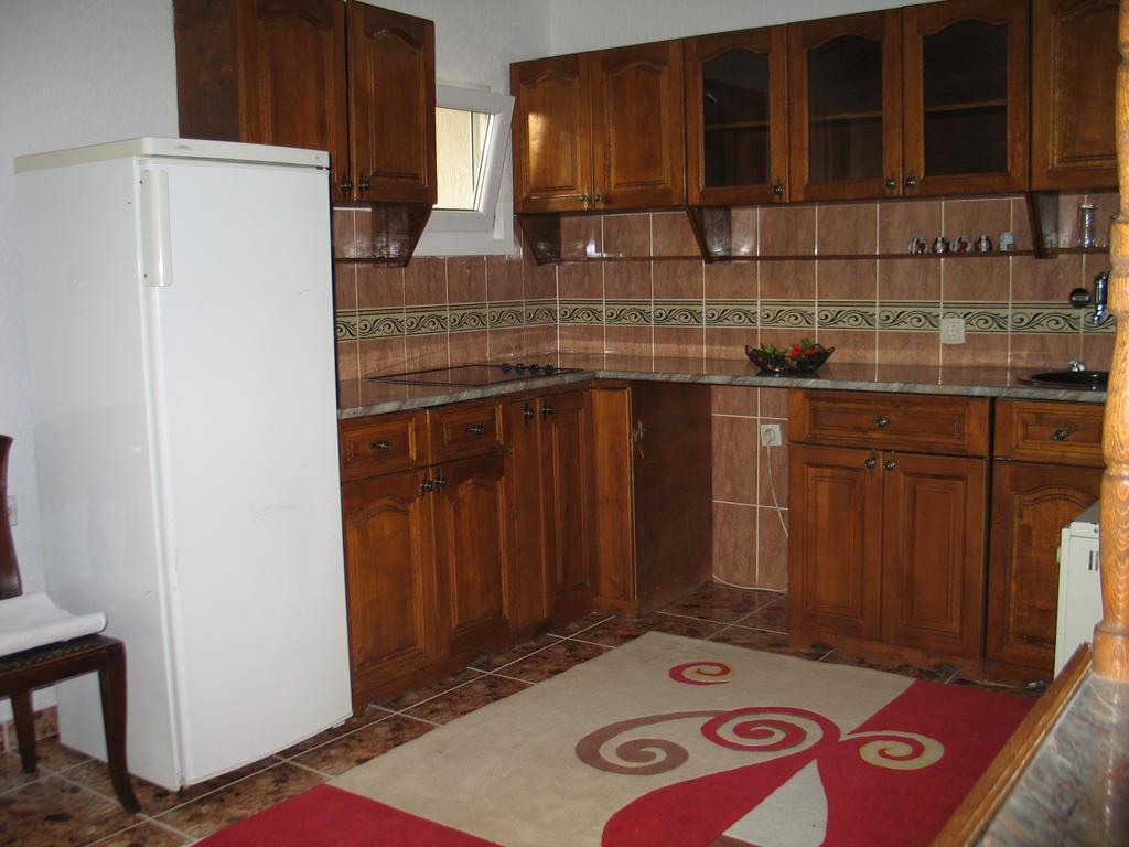 Guest House Dena دوبرا فوفا الغرفة الصورة