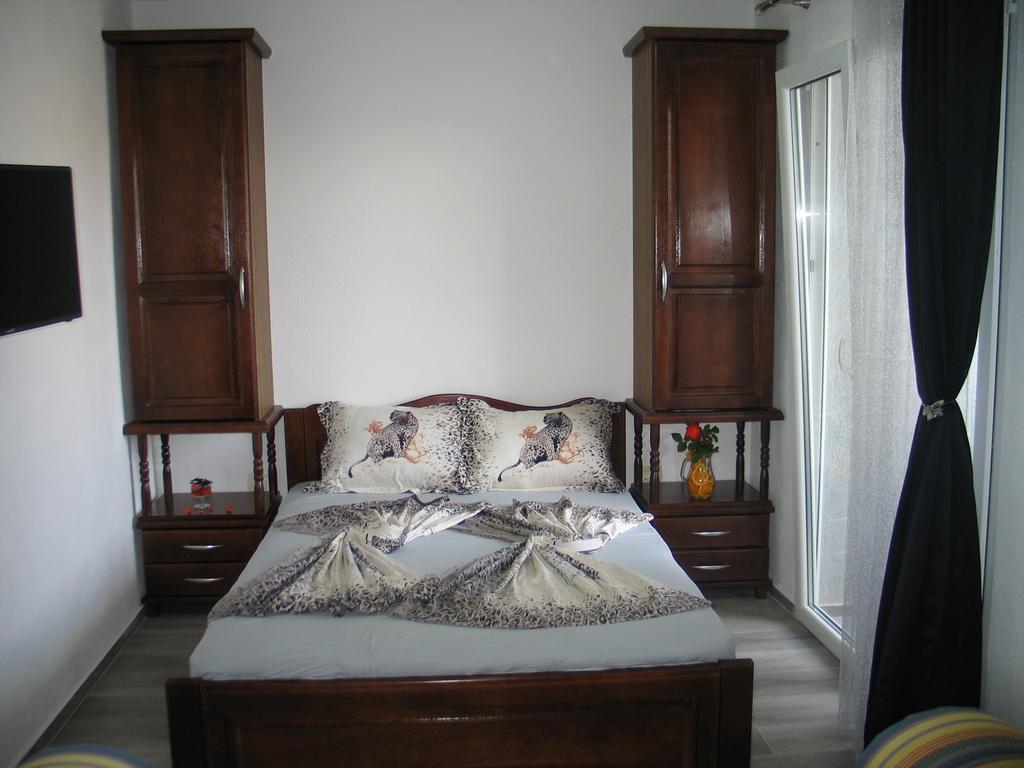 Guest House Dena دوبرا فوفا الغرفة الصورة