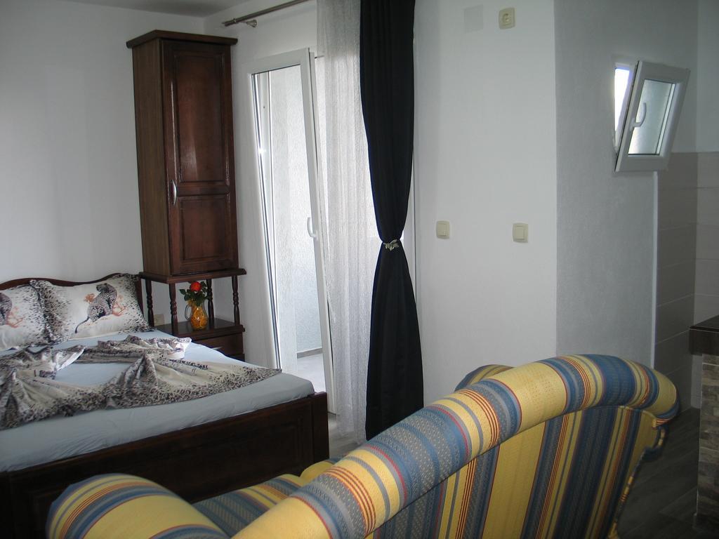 Guest House Dena دوبرا فوفا الغرفة الصورة