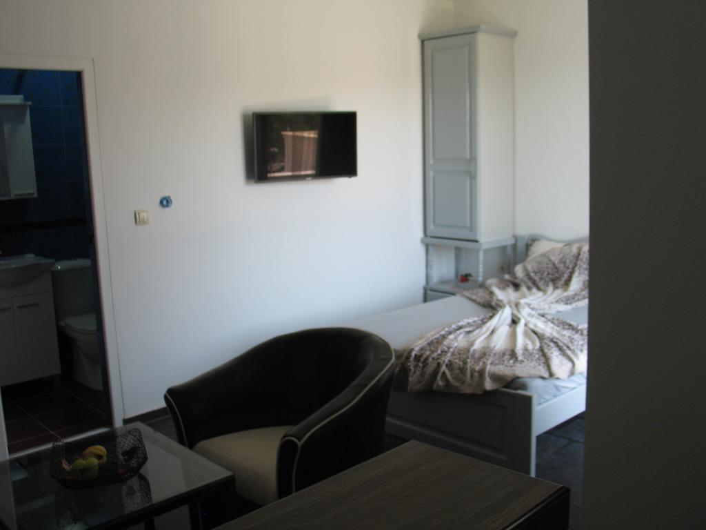 Guest House Dena دوبرا فوفا الغرفة الصورة